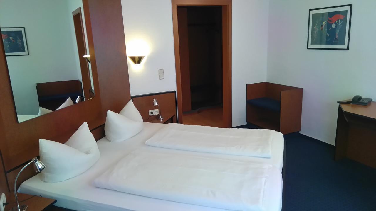 Hotel Loewensteiner Hof Haus Am Neuplatz Wertheim Esterno foto