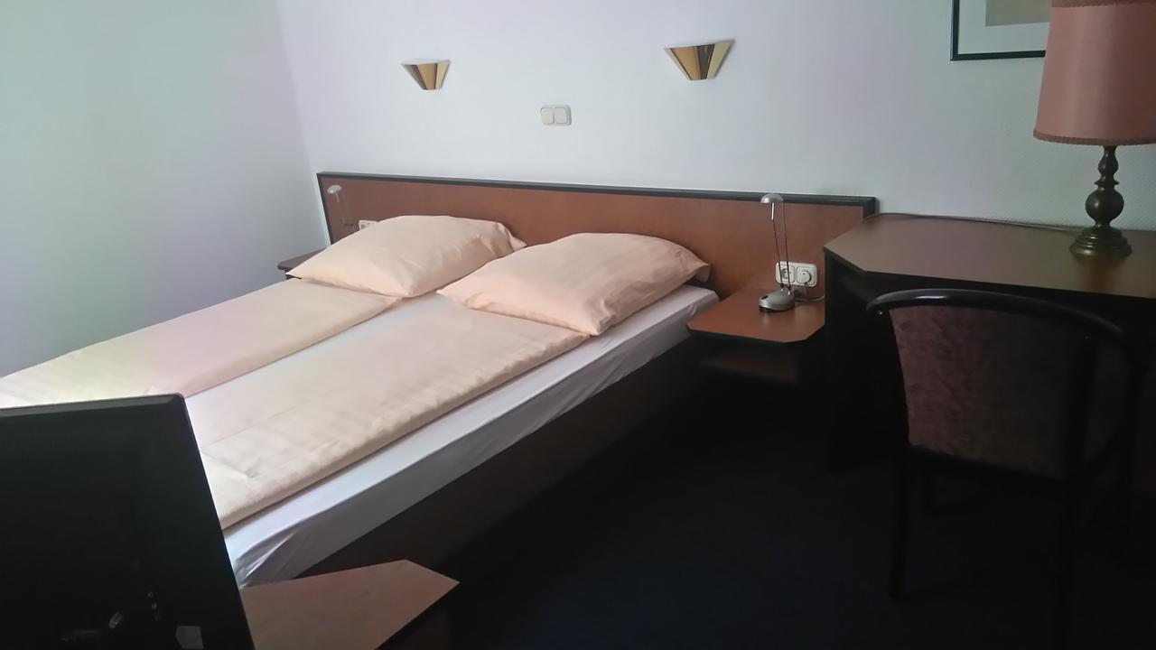 Hotel Loewensteiner Hof Haus Am Neuplatz Wertheim Esterno foto